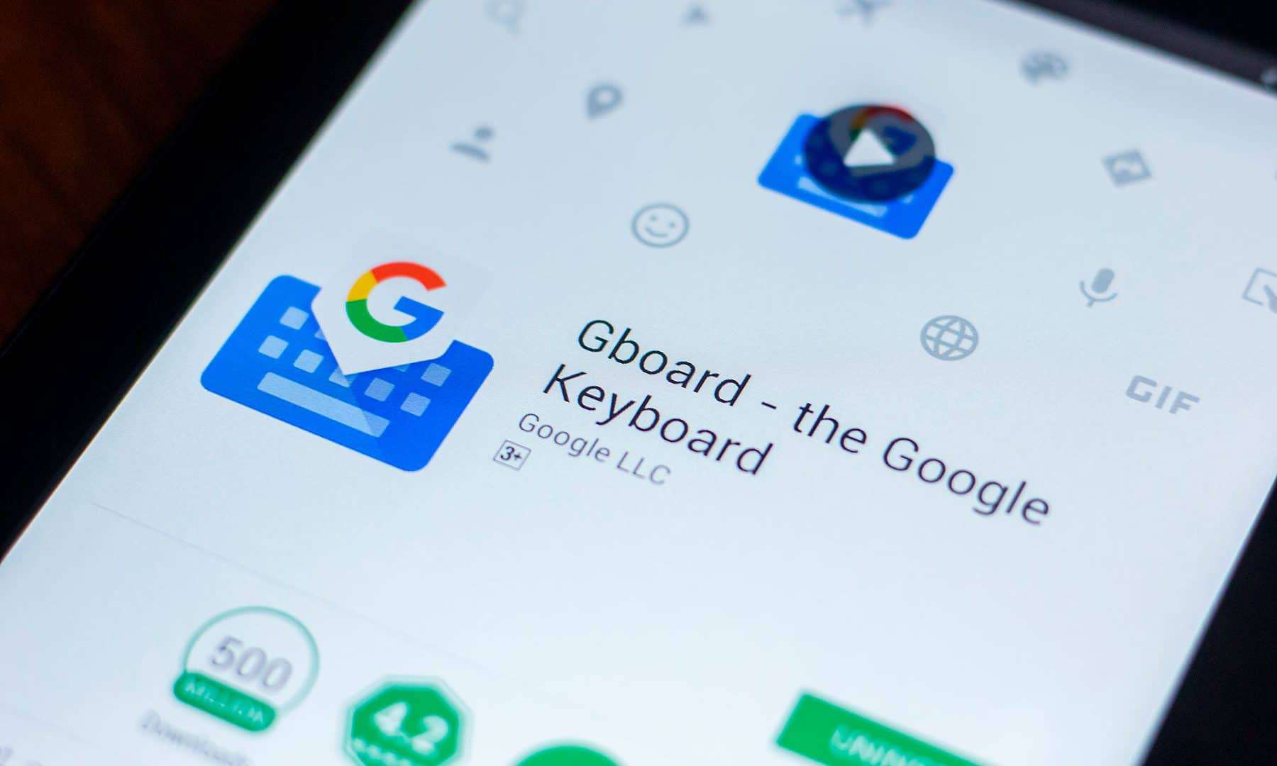 Samsung Galaxy S21 Ultra recebe atualização com teclado do Android 12. Imagem: Sharaf Maksumov/Shutterstock