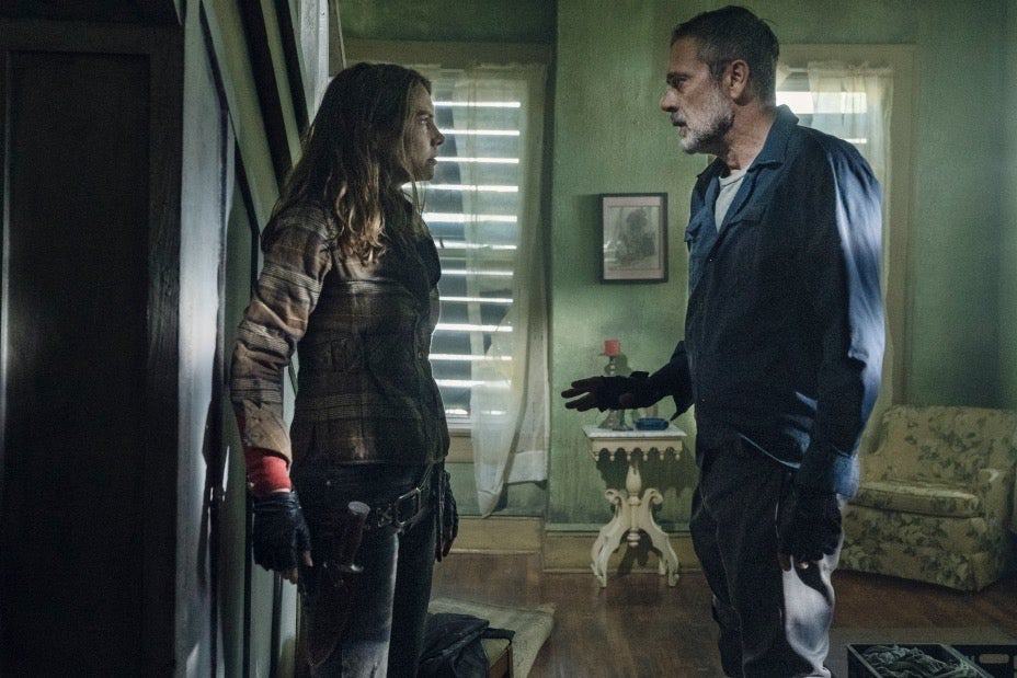 Maggie e Negan lutam juntos em novas imagens da última temporada de The Walking Dead