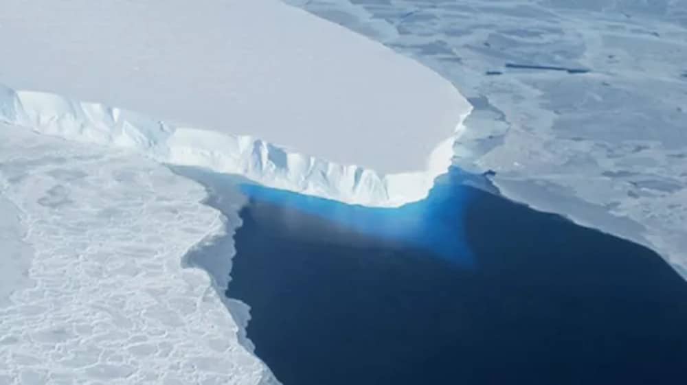 Imagem mostra o Glaciar de Thwaites, conhecido como "geleira do fim do mundo"