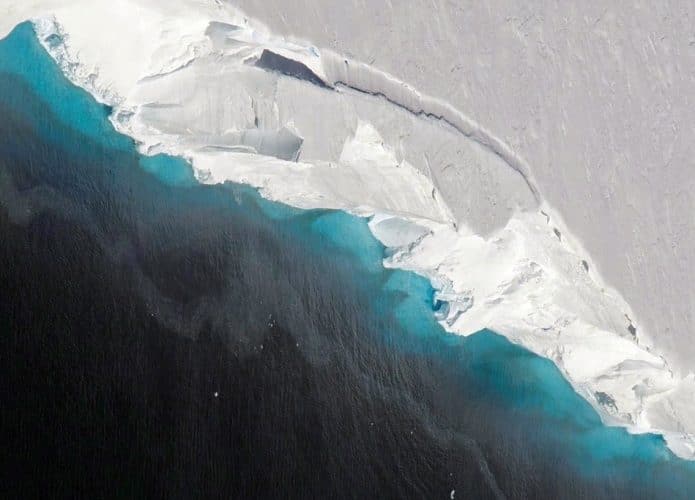 A geleira de Thwaites, exibida de cima, em foto tirada pela Nasa