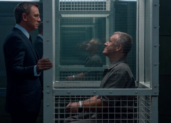 James Bond (Daniel Craig) encara Blofeld (Christoph Waltz) em '007 - Sem Tempo Para Morrer'. Imagem: Nicola Dove/MGM