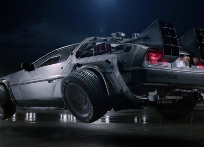 Carro Voador DeLorean em De Volta Para o Futuro