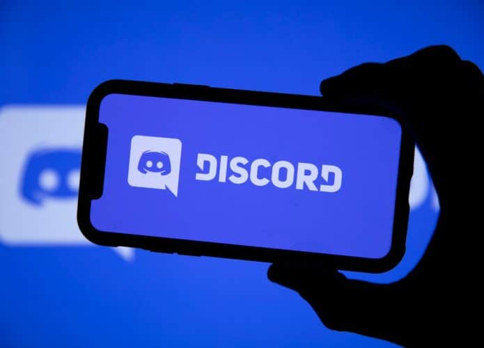 celular com logo Discord