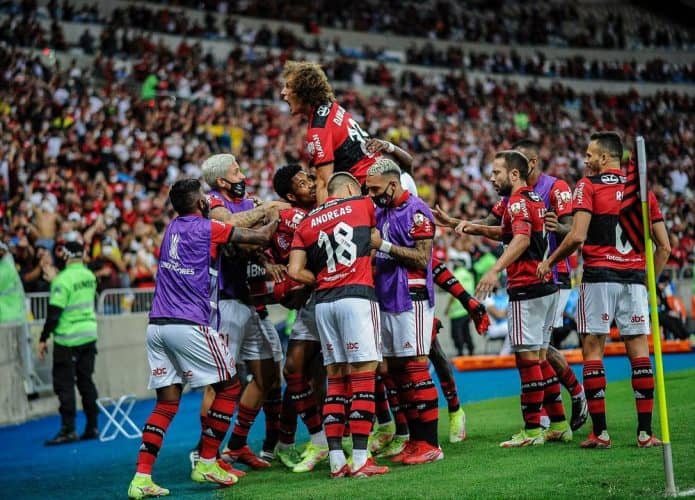 Jogadores do Flamengo comemoram gol