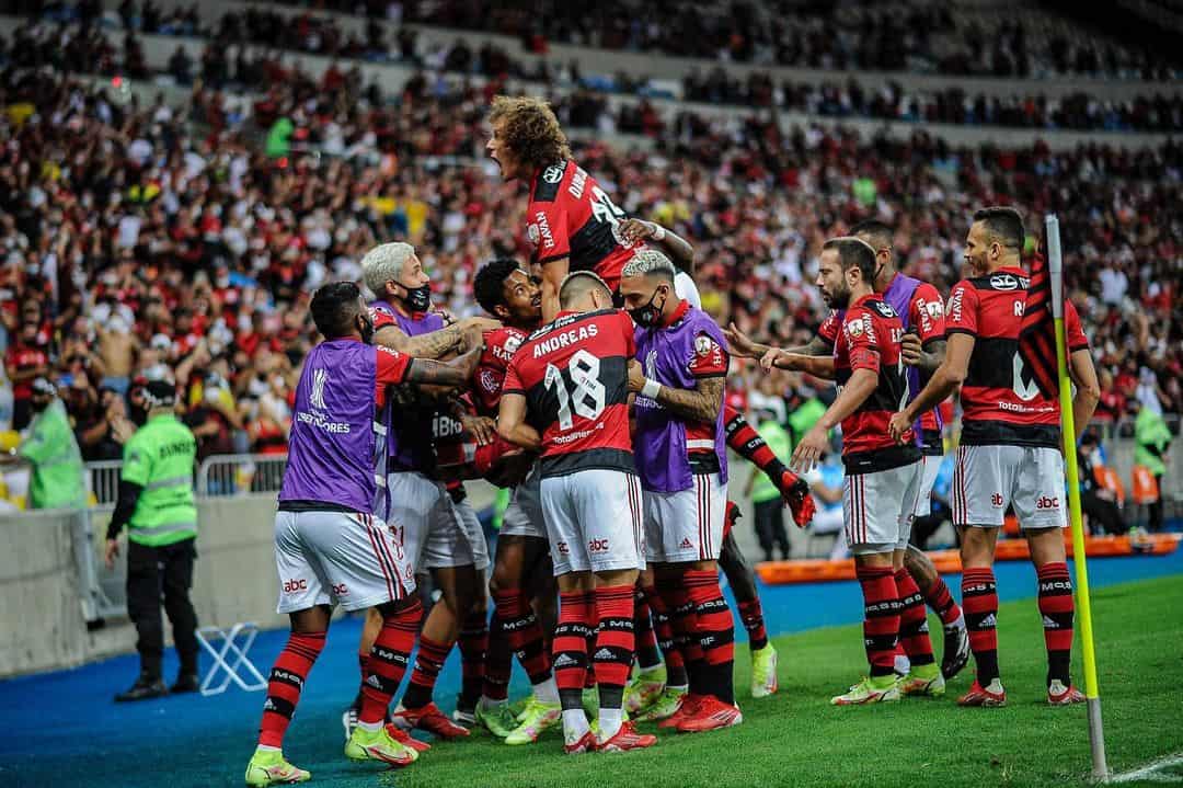 Jogadores do Flamengo comemoram gol