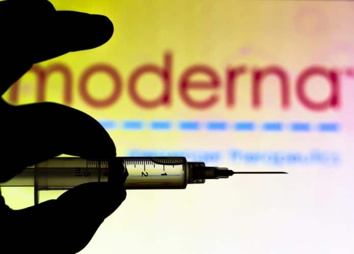 Ampola com uma vacina da Moderna