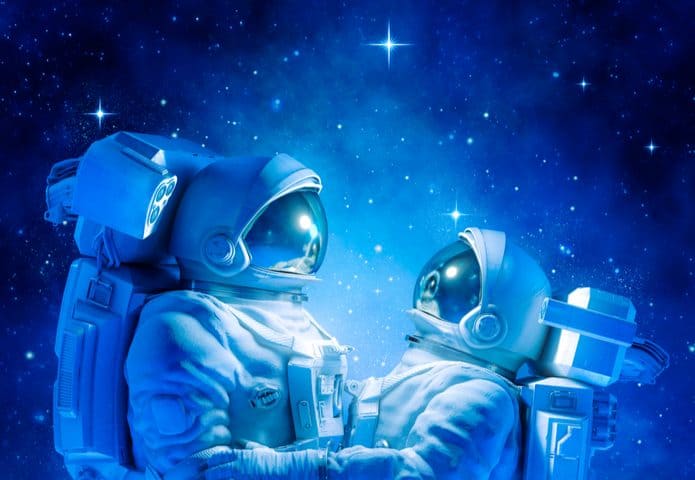 astronautas-casal-espaco-695x480