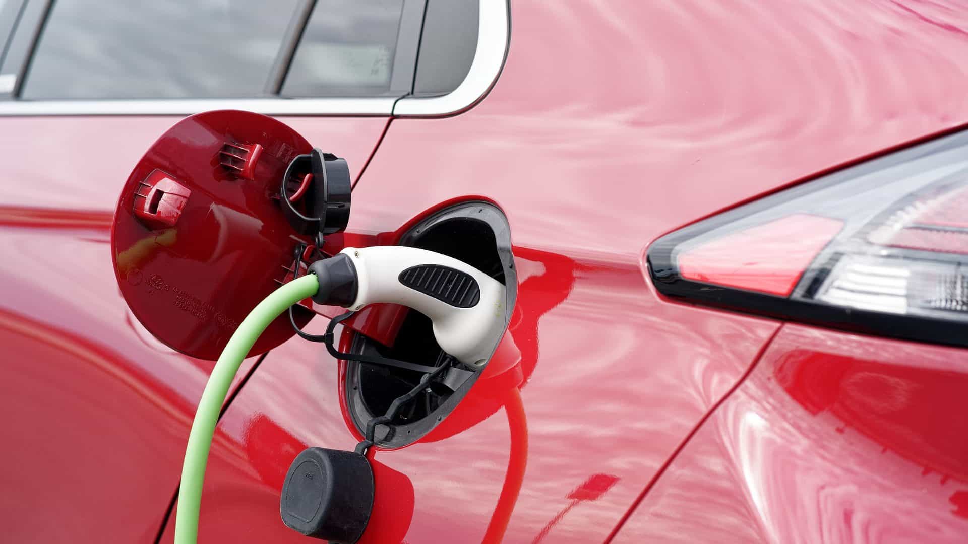 Carregador de carro elétrico: podem a Guerra da Ucrânia incentivar a produção