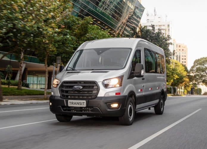 Ford Transit retorna ao Brasil após 7 anos
