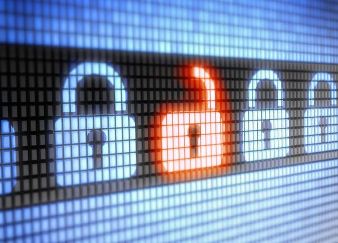 Símbolos de bloqueio e desbloqueio de segurança de internet LED para ilustrar um spyware que age no boot do computador