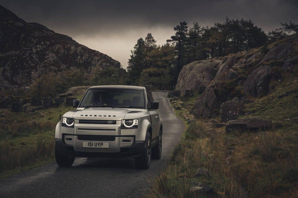 carro da Land Rover na pista