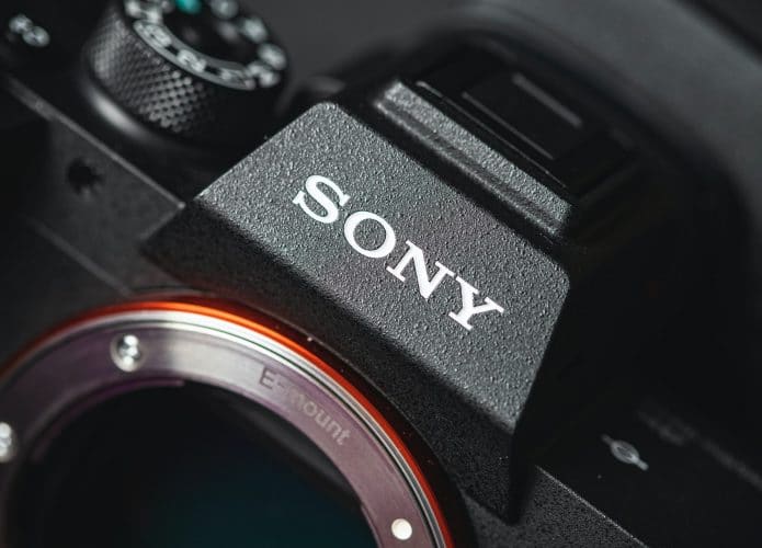 Sony volta a comercializar câmeras no Brasil por meio de parceria com a Merlin. Imagem: James Feaver/Unsplash