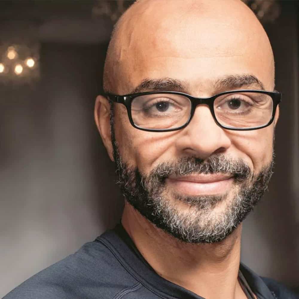 Mo Gawdat, ex-Google, que acredita que a inteligência artificial pode acabar se voltando contra a humanidade