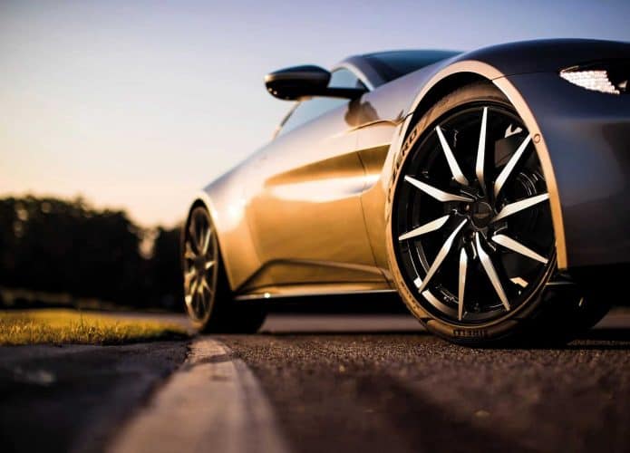detalhe do pneu do Vantage F1