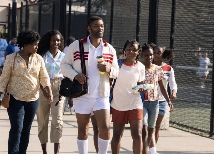 Aunjanue Ellis como Oracene “Brandi” Williams, Mikayla Bartholomew como Tunde Price, Will Smith como Richard Williams, Saniyya Sidney como Venus Williams, Demi Singleton como Serena Williams e Daniele Lawson como Isha Price no drama ‘King Richard: Criando Campeãs’. Imagem: Warner Bros. Pictures/Divulgação