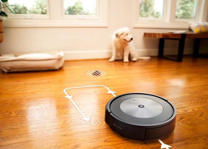 Roomba anuncia robô que utiliza IA para desviar dos 'presentes' deixados pelo seu pet. Imagem: Roomba iRobot