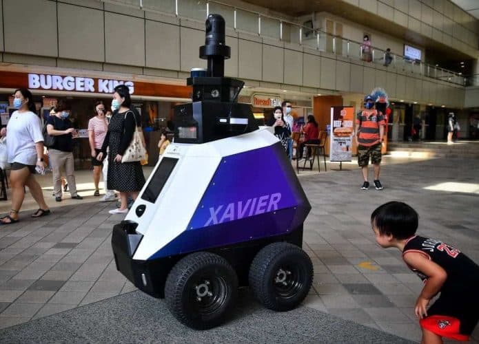 singapura-robots-xavier-podem-patrulhar-ruas-pelos-policias-maistecnologia.com_-695x500