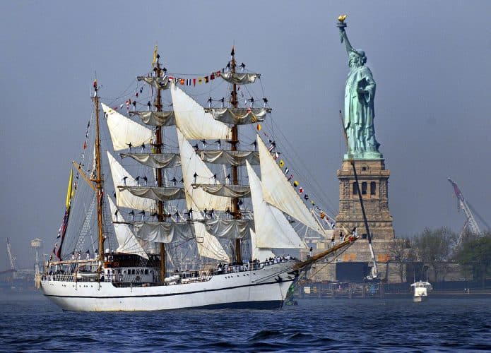 BAE Guays, barco a vela que prendeu narcossubmarino