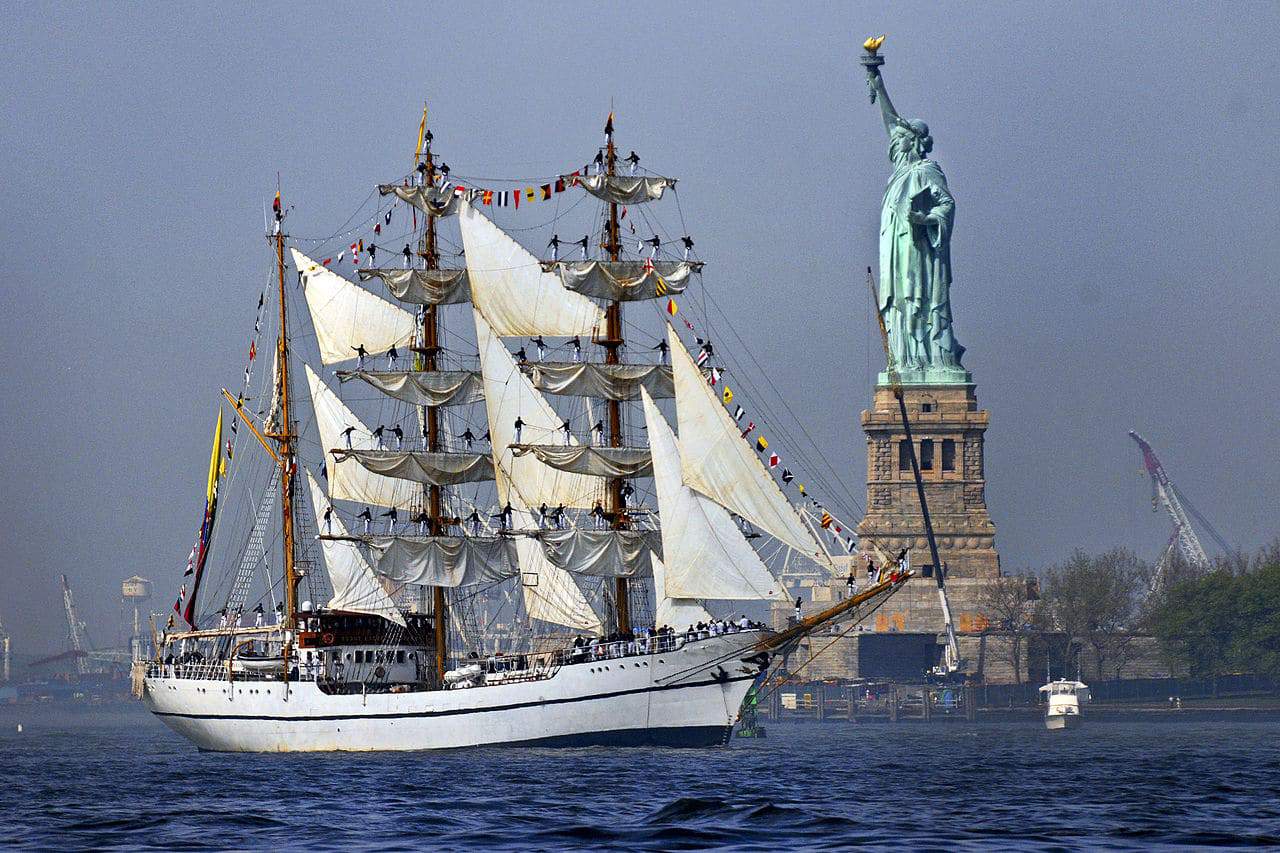 BAE Guays, barco a vela que prendeu narcossubmarino