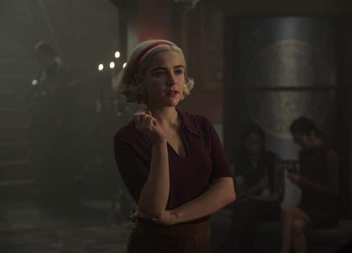 Kiernan Shipka como Sabrina em 'O Mundo Sombrio de Sabrina'. Imagem: Diyah Pera/Netflix