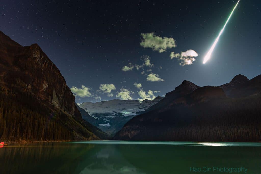 Imagem da passagem do meteorito que, por milímetros, não atingiu mulher no Canadá