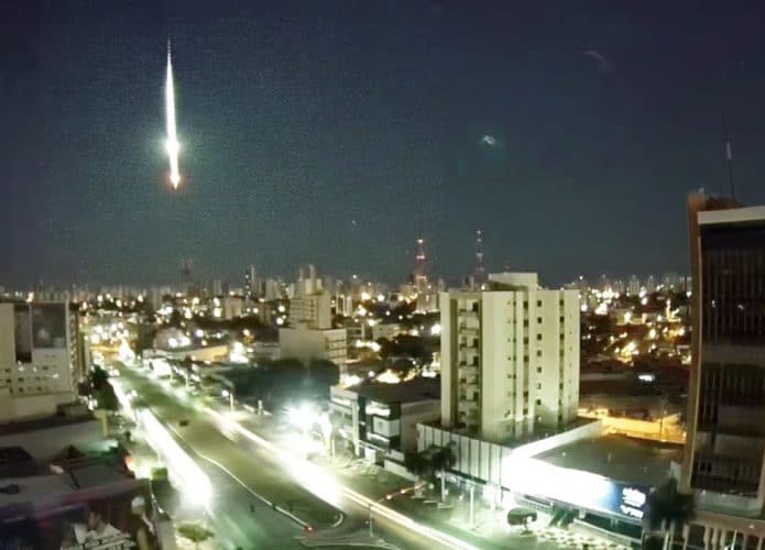 Meteoro_Cuiaba-695x500