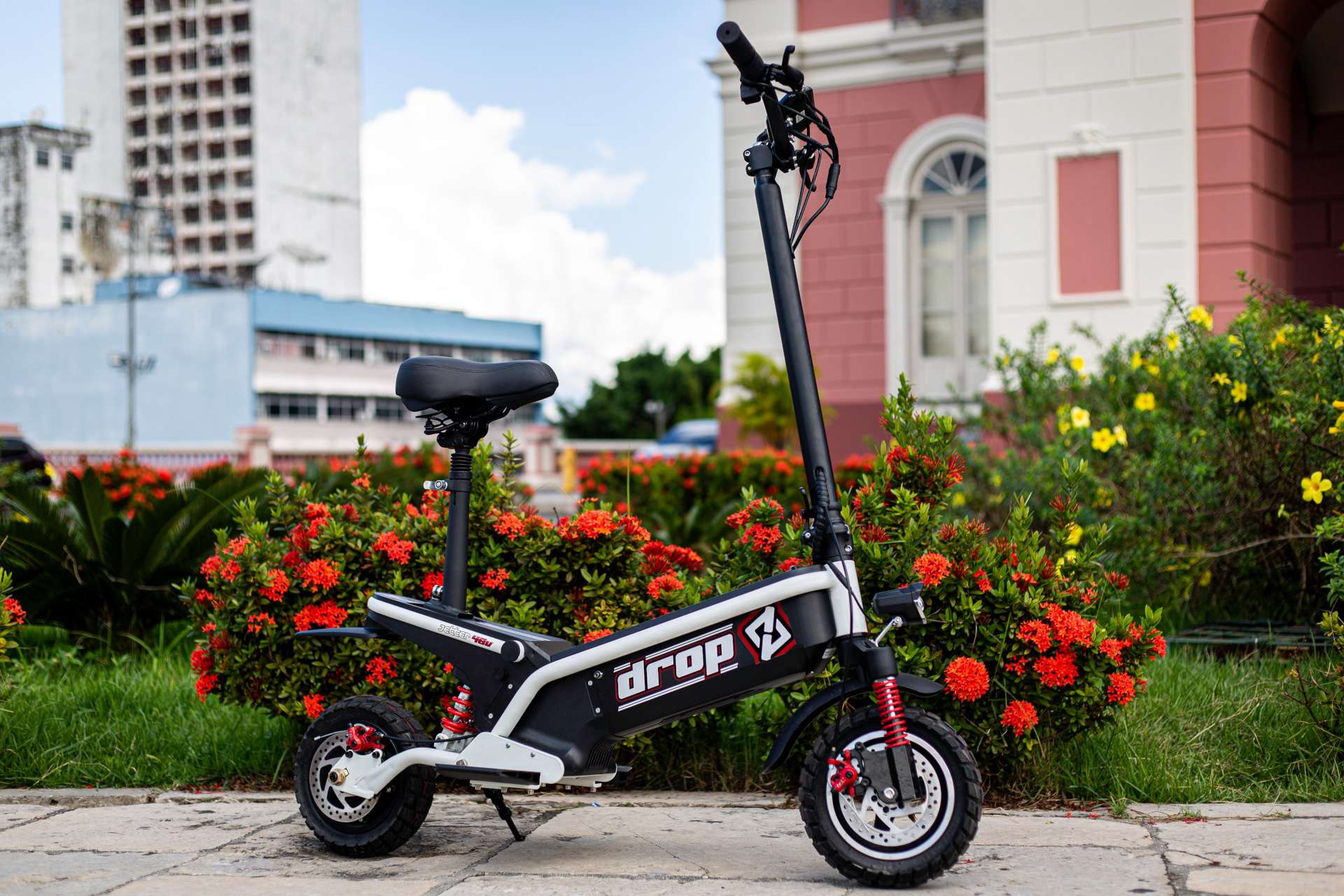 Resenha: patinete topo de linha Drop Jetter é um sólido veículo para um sólido investimento