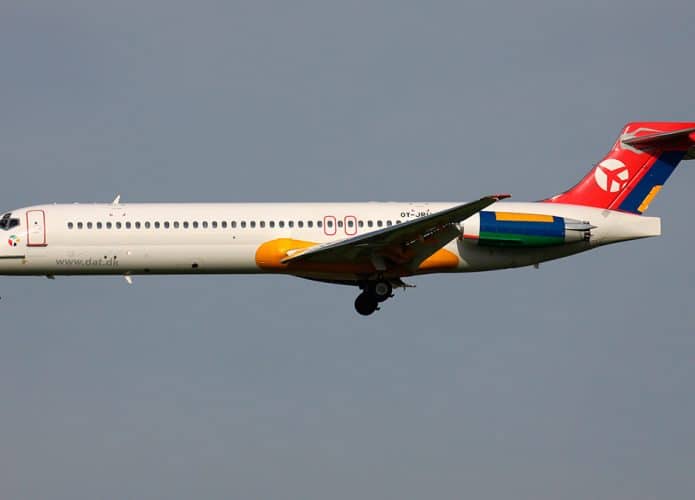 avião MD 87