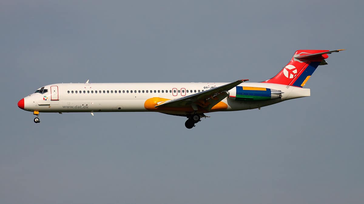 avião MD 87