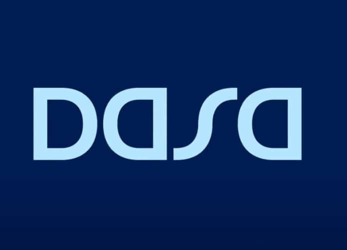 Imagem mostra o logotipo do laboratório Dasa em um fundo azul