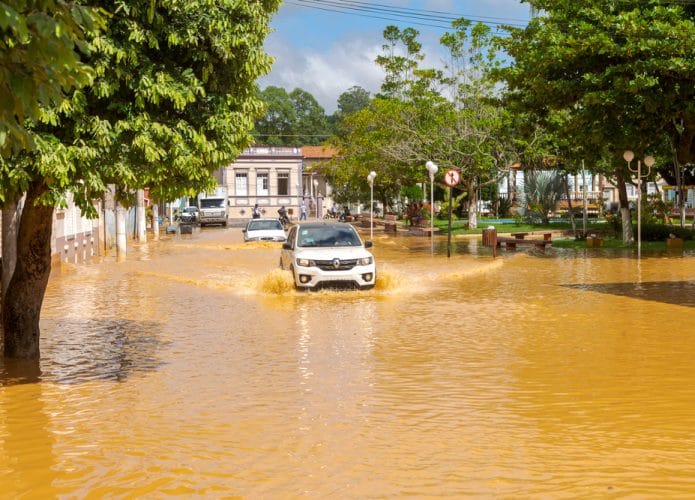 enchente-Minas-Gerais-695x500