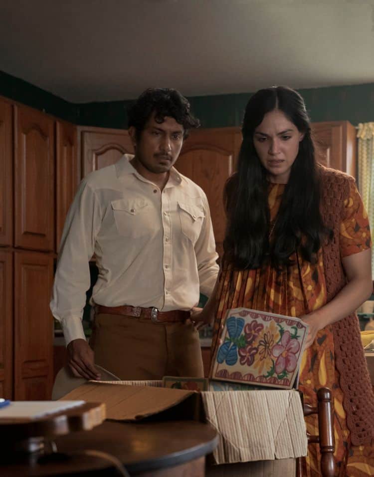 Tenoch Huerta e Ariana Guerra em 'Madres'. Imagem: Amazon Studios/Blumhouse Productions