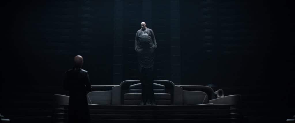 O Barão Vladimir Harkonnen de Stellan Skarsgård é muito mais ameaçador do que suas contrapartes, um tanto quanto cômicas, do filme de 1984 e da série dos anos 2000. Imagem: Chiabella James/Warner Bros