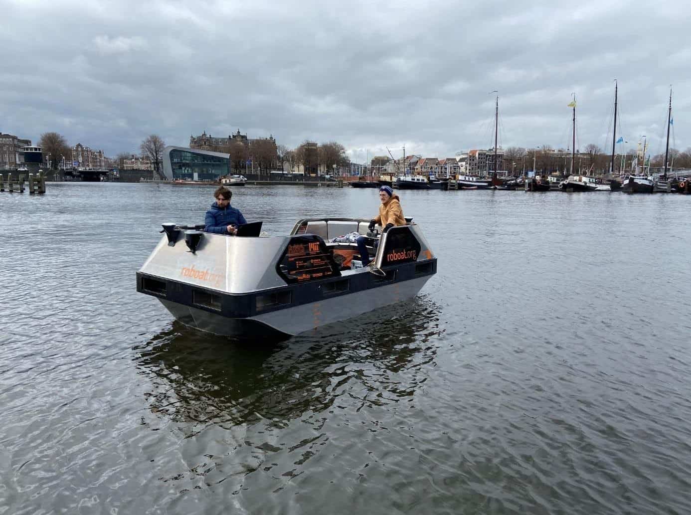 Roboat, barco autônomo do MIT em Amsterdam