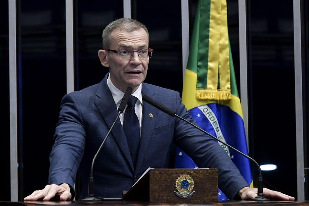 Senador Fabiano Contarato no plenário do Senado