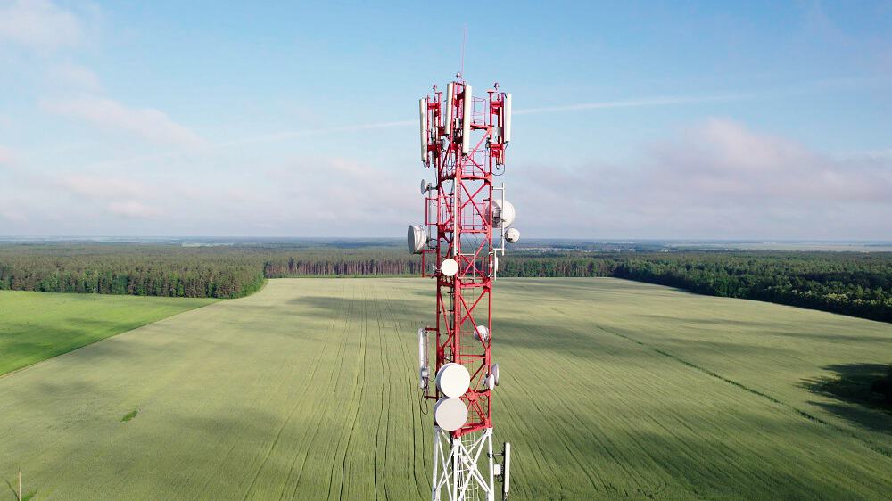 Leilão 5G: apesar do avanço tecnológico, especialistas fazem ressalvas sobre áreas remotas. Imagem: Ivan Zhurauliou/Shutterstock