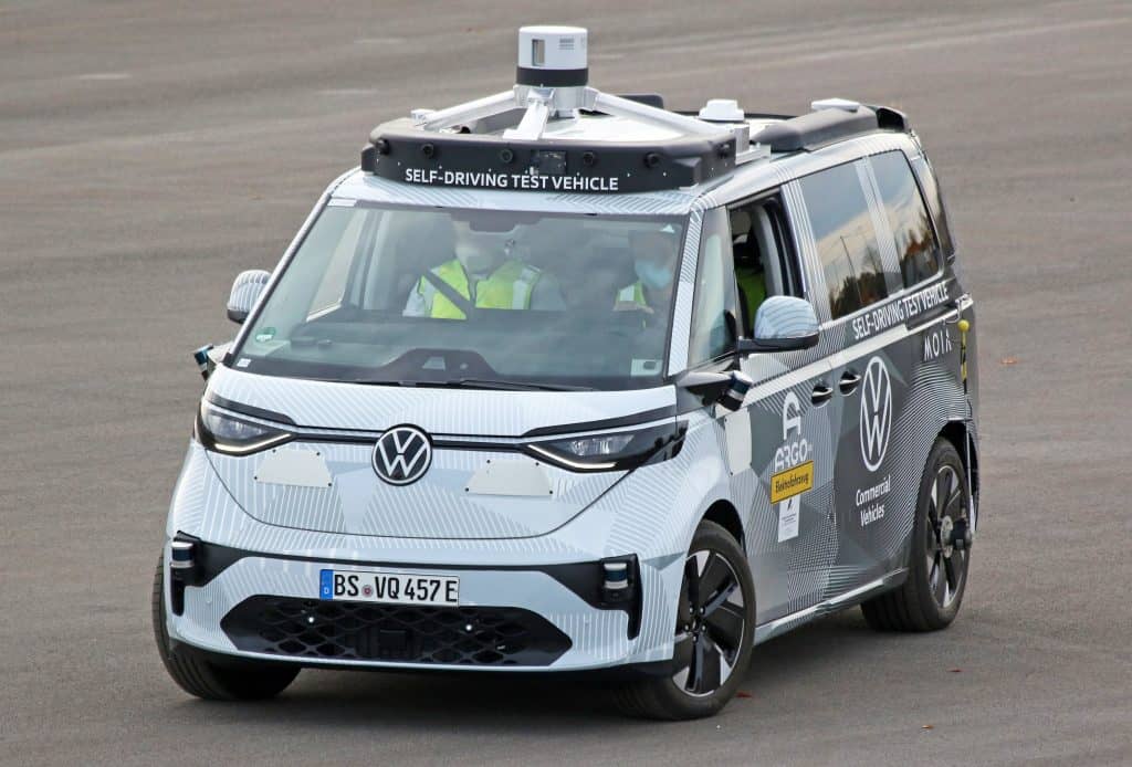 Veículo da Volkswagen, ID.BUZZ, sendo testado