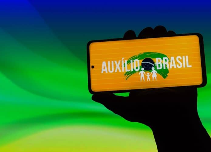 auxilio-brasil-695x500