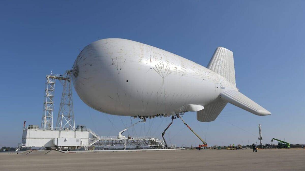 balão de israel no hangar