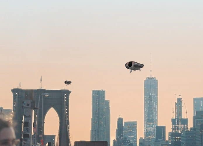 ilustração de um eVTOL CityHawk no céu
