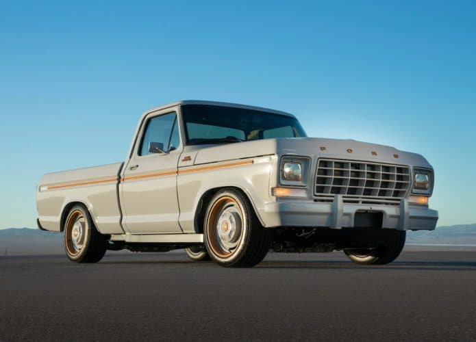 Picape F-100 transformada em elétrica pela Ford