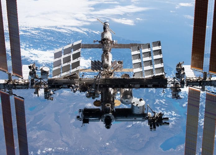 estacao-espacial-internacional-crew-2-d-695x500