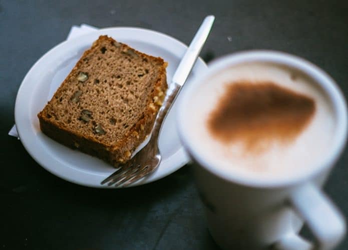 Tomar café da manhã antes das 7h pode garantir uma vida mais longa, segundo pesquisa