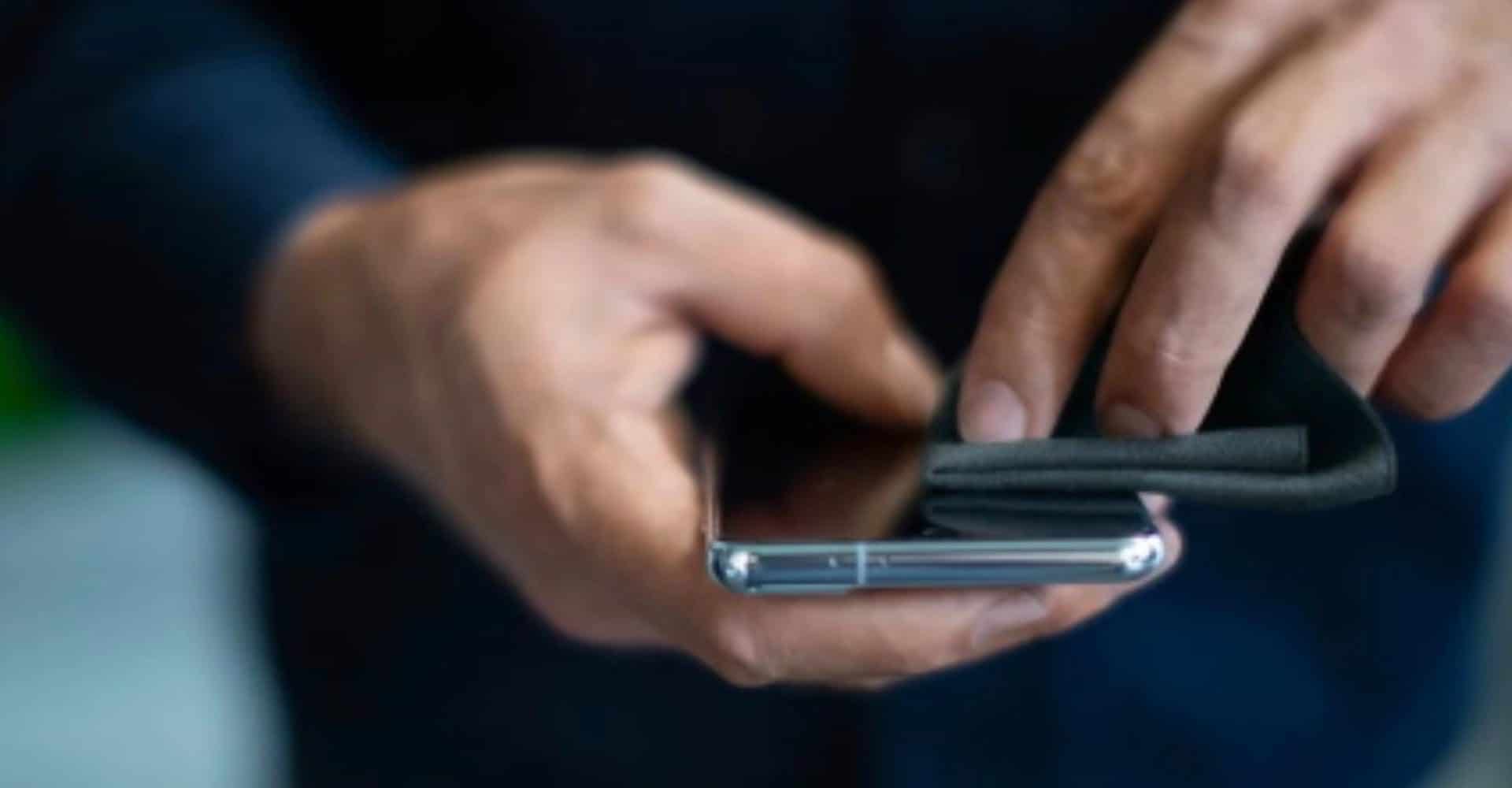 Samsung aproveita estratégia da Apple para oferecer pano de graça para usuários. Imagem: Samsung/Divulgação