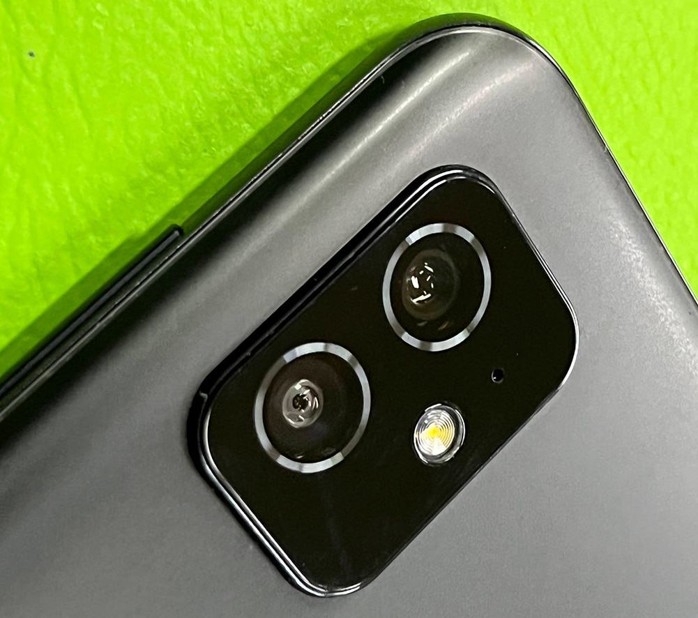 Detalhe da câmera do Zenfone 8