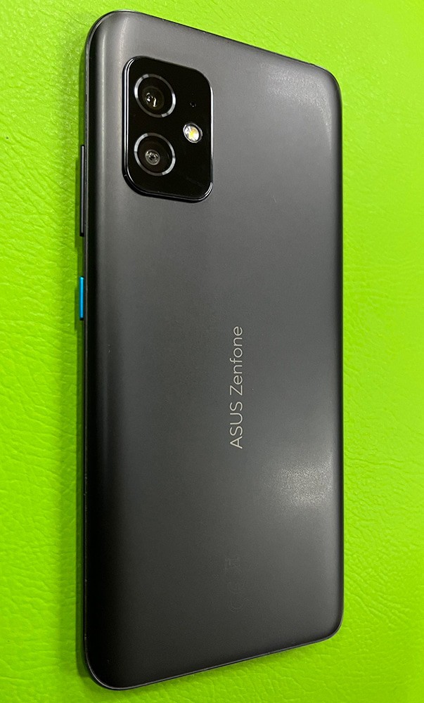 Traseira do Zenfone 8 / Foto: Nick Ellis