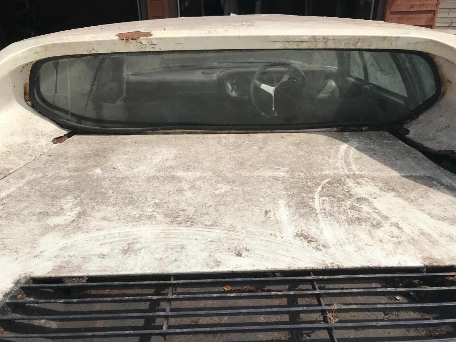 Pechincha? Provável Ferrari mais detonada (e barata) à venda no mundo ainda está disponível