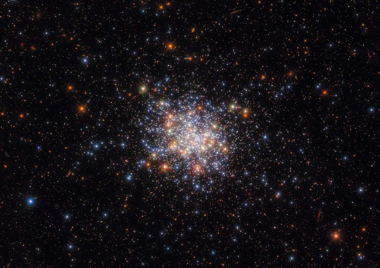 NGC-1755-estrelas-pitada-de-sal-FULL