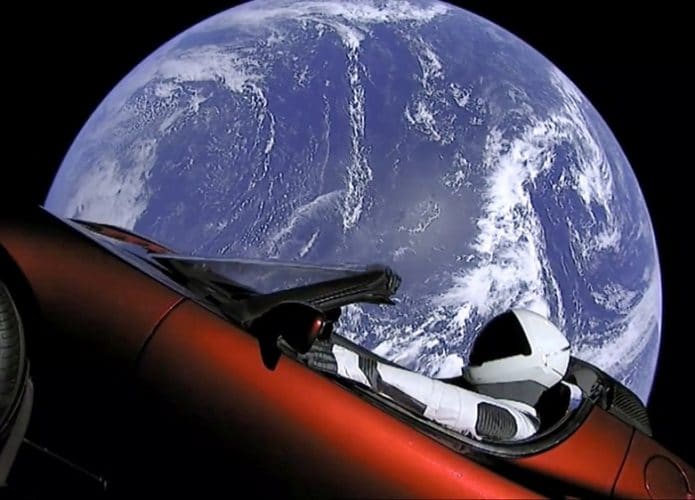 Tesla Roadster no espaço