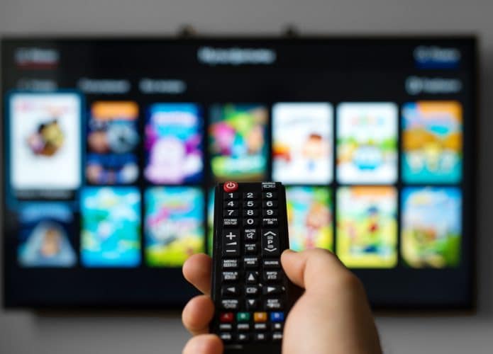 É possível assistir TV online a partir da sua smart TV.